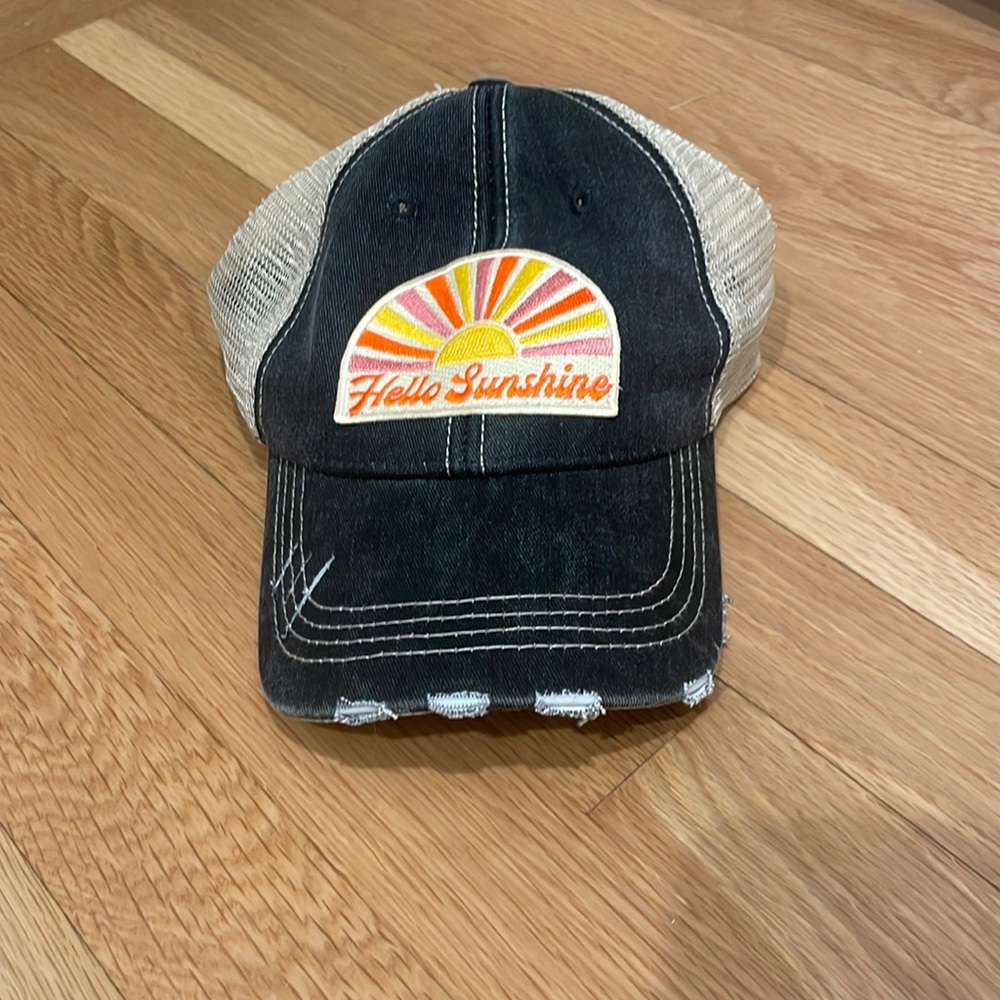 super cute hat. perfect for summer